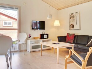 House | Interior - 6 People, 2 Bedrooms, Living Room/bathroom, 4+2 People, 55m2 (Gudhjem)