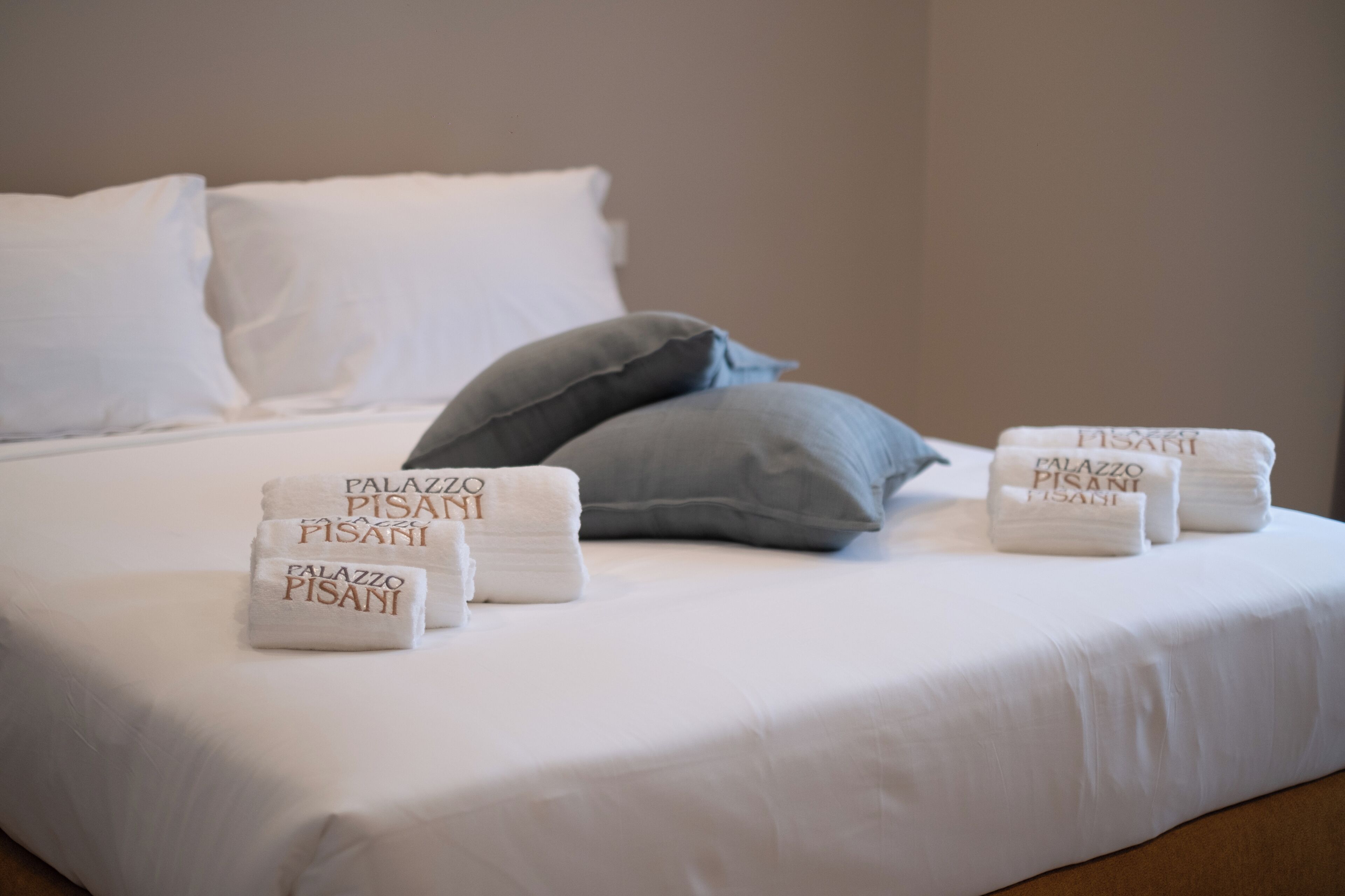 Blackout curtains, soundproofing, iron/ironing board, free WiFi