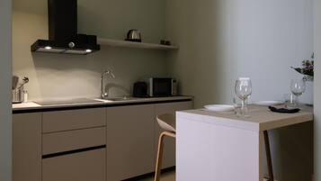 Luxury Apartment, Balcony, City View | Private kitchen