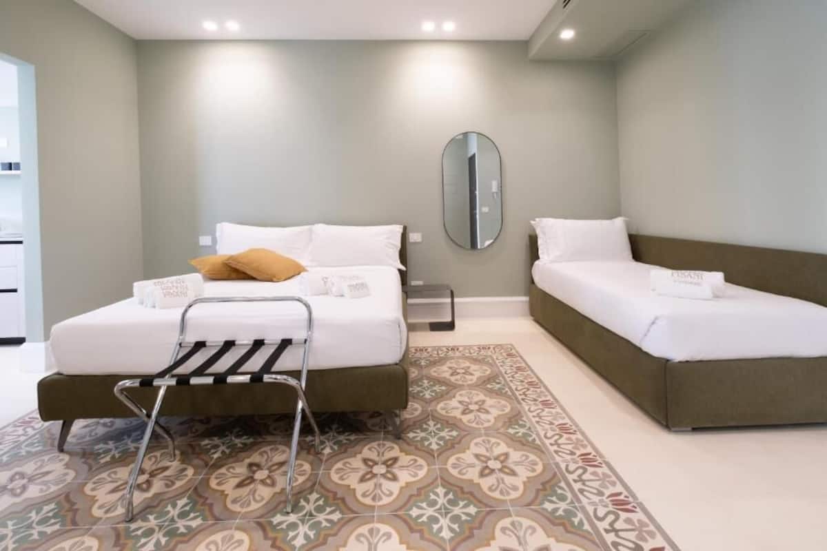 Apartamento superluxo, sacada, vista para o pátio | Cortinas blackout, quartos à prova de som, ferros/tábuas de passar roupa