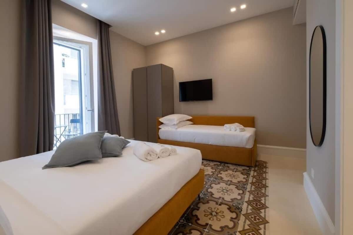 Apartamento luxo, sacada, vista para a cidade | Cortinas blackout, quartos à prova de som, ferros/tábuas de passar roupa