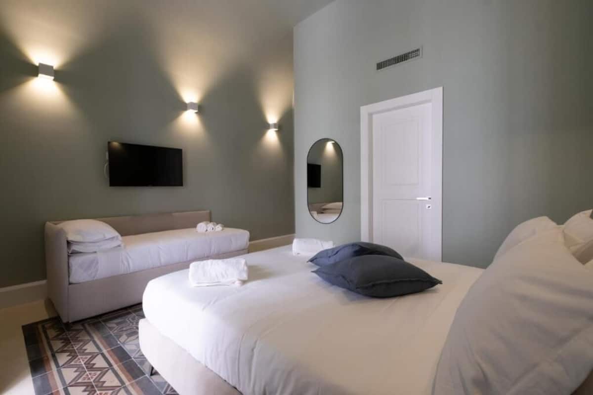 Apartamento superior, sacada, vista para a cidade | Cortinas blackout, quartos à prova de som, ferros/tábuas de passar roupa