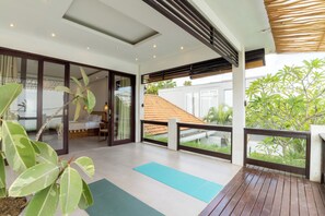 Terrace/patio - Canggu 3BR Private Pool Villa  3Min bike to Berawa Beach & Near Finns Club (Bali)