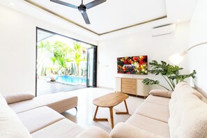 Smart TV - Canggu 3BR Private Pool Villa  3Min bike to Berawa Beach & Near Finns Club (Bali)