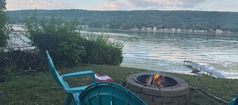 Shore Thing Waneta Lakefront Cottage