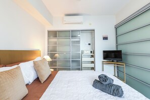 1 quarto, escrivaninha, ferros/tábuas de passar roupa, Wi-Fi de cortesia