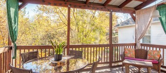 Colorful Artist’s Haven, 1 Mile to Downtown Mall