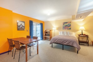 4 makuuhuonetta, silitysrauta/-lauta, internet, vuodevaatteet