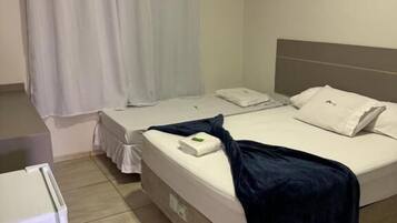 Escritorio, espacio para trabajar con un portátil, wifi gratis