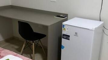 Escritorio, espacio para trabajar con un portátil, wifi gratis