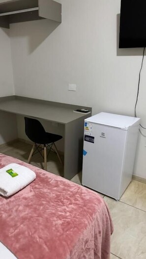 Escritorio, espacio para trabajar con un portátil, wifi gratis