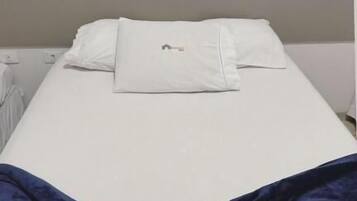 Escritorio, espacio para trabajar con un portátil, wifi gratis