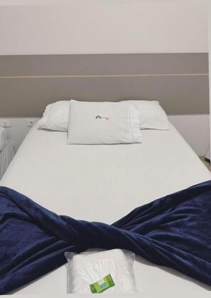 Escritorio, espacio para trabajar con un portátil, wifi gratis