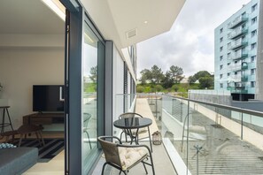 House - Modern Lisbon W Balcony AND Pool by Homing (Lisbon)