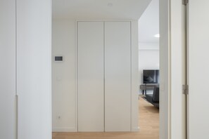 House - Modern Lisbon W Balcony AND Pool by Homing (Lisbon)