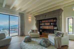 Biệt thự dành cho gia đình, nhiều phòng ngủ, cạnh núi (Villa Donatella Lake Como Infinity) | Khu phòng khách