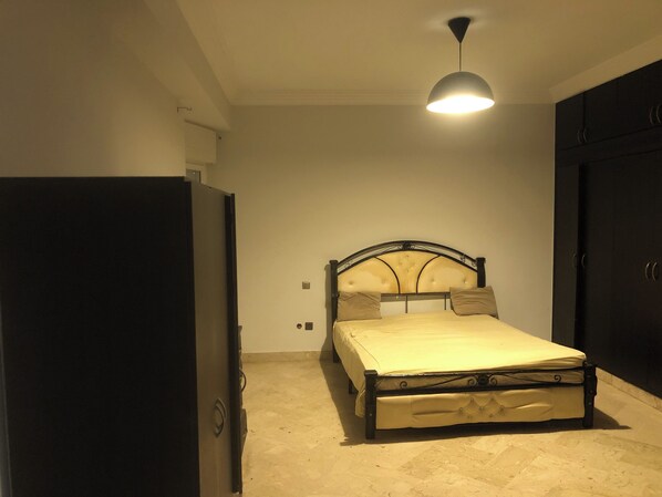 1 bedroom, iron/ironing board, internet, bed sheets