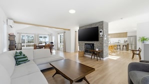 Unclassified image, 4 of 45, button - Private Pool, Spa, Pool Table | Chalet Houefifa (Saint-Côme)