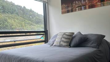 4 bedrooms, free WiFi, bed sheets