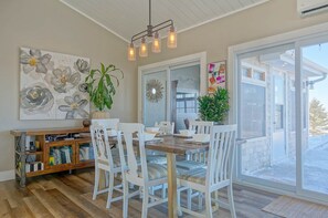 Dining - The Overlook at Covehead Bay (York)