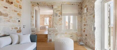 7 bedrooms, iron/ironing board, free WiFi, bed sheets