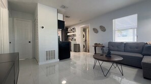 TV - Relaxing Family Getaway w Heated Pool & Spa (Pompano Beach)