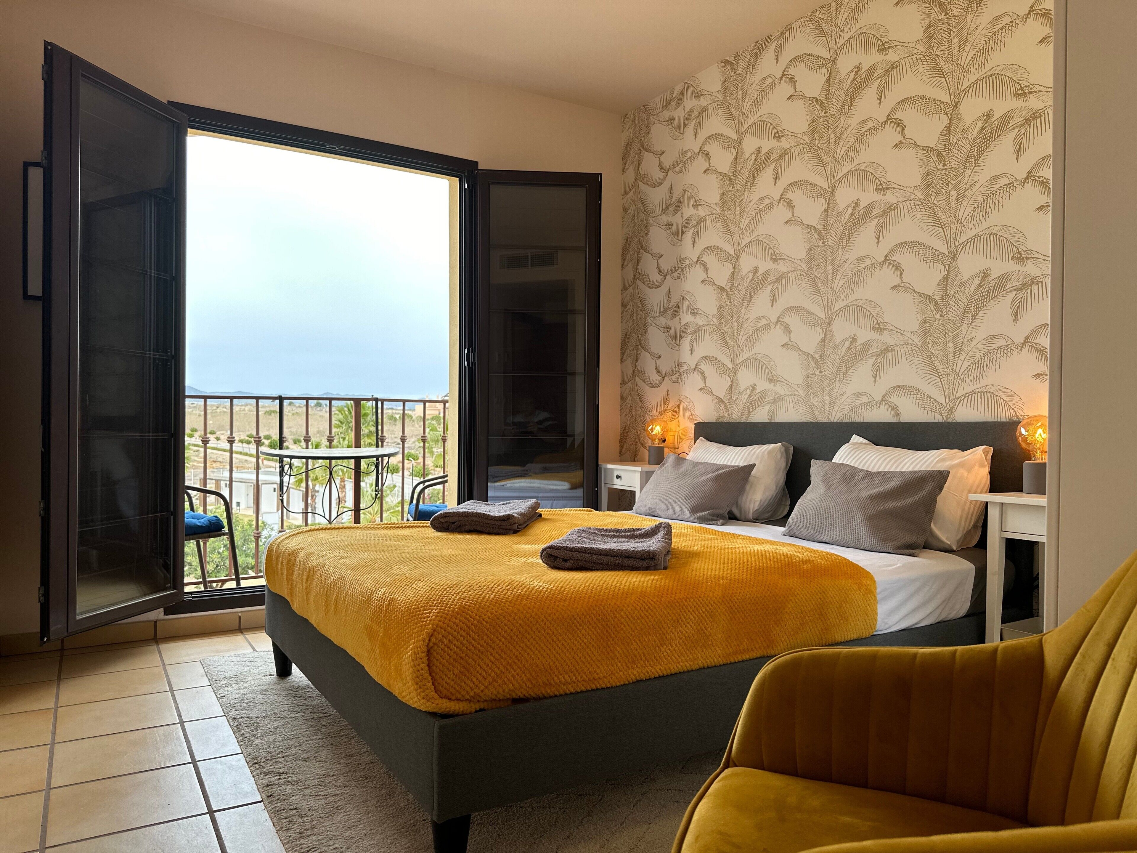 2 habitaciones, tabla de planchar con plancha, wifi y ropa de cama 