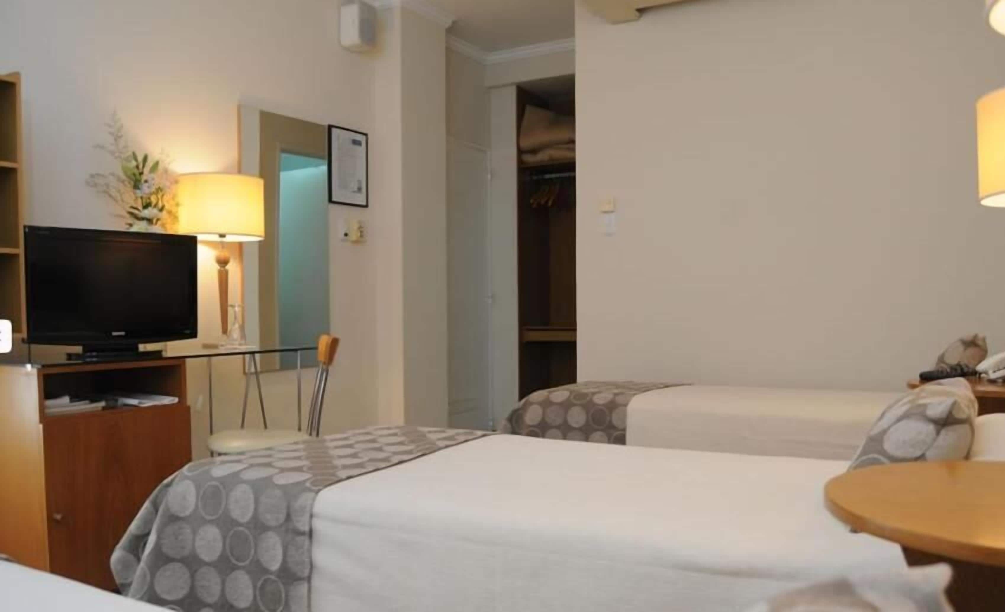 Chambre triple Standard | Coffre-fort, accès au Wi-Fi (inclus)