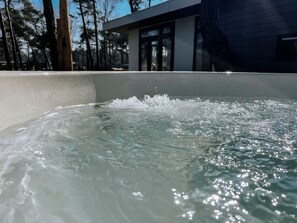 Outdoor spa tub - De Strandhoed - Boshuys with hot tub (Haarle)