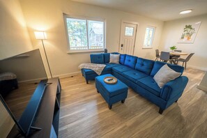 TV, offices - Private Apt Near Downtown, Hospital, Free Parking (Roanoke)