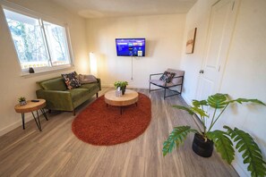 TV, offices - Convenient & Private Apt Near Downtown & Hospital (Roanoke)