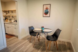 Dining - Convenient & Private Apt Near Downtown & Hospital (Roanoke)