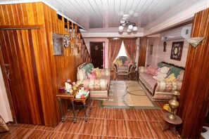 Interior - Casa Rosa - a Charming 3-bedroom house with AC in Georgetown (Georgetown)