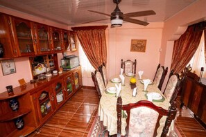 Dining - Casa Rosa - a Charming 3-bedroom house with AC in Georgetown (Georgetown)