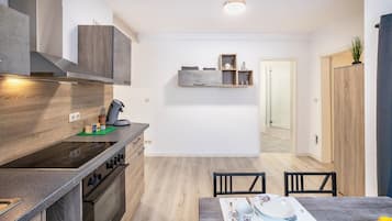 Refrigerador, microondas, horno, placa de cocina