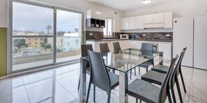 Dining - Swieqi, Central 3BR Home w/Fast WIFI & Cozy Beds (Swieqi)