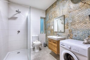 Hair dryer, towels - Swieqi, Central 3BR Home w/Fast WIFI & Cozy Beds (Swieqi)