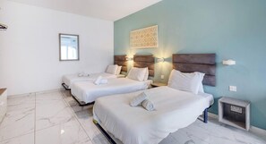 Desk, iron/ironing board, travel cot, WiFi - Swieqi, Central 3BR Home w/Fast WIFI & Cozy Beds (Swieqi)