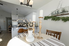 Dining - Home on The Gables of PEI (Breadalbane)
