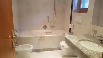 Doccia, asciugacapelli, asciugamani