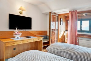 1 bedroom, WiFi, bed sheets - Room 'Bb Pattis H Double Room 23' with Mountain View, Shared Terrace and Wi-Fi (Vipiteno)