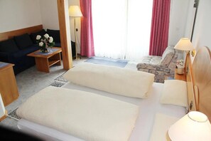 WiFi, bed sheets - Room 'Bb Villa Pattis 4P' with Mountain View, Balcony and Wi-Fi (Vipiteno)
