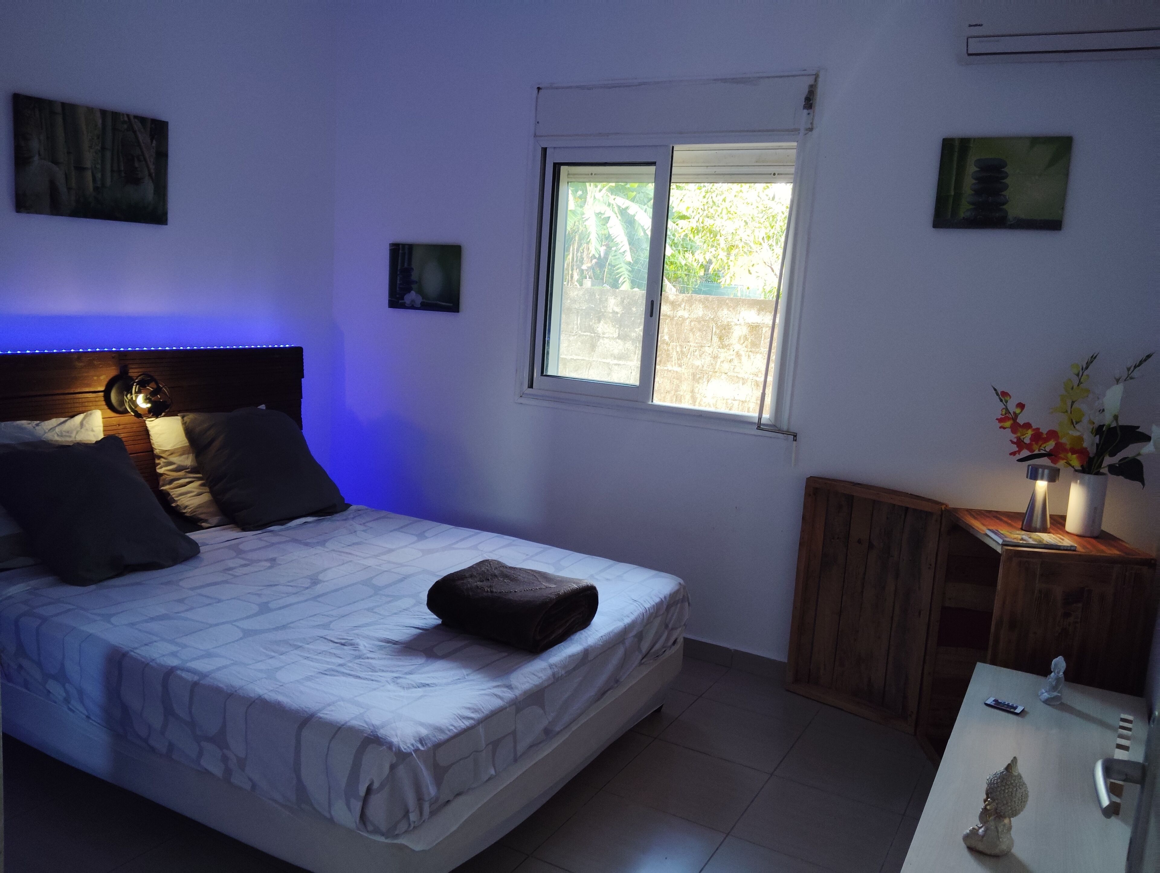 2 bedrooms, internet, bed sheets