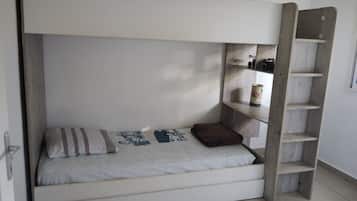 2 bedrooms, internet, bed sheets