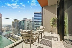 Property grounds - Curated High-Floor 1BR / Water View / Peninsula 1 (Dubai)