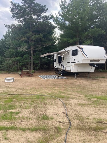Cozy fifth wheel located on  a private campground in Interlochen.
