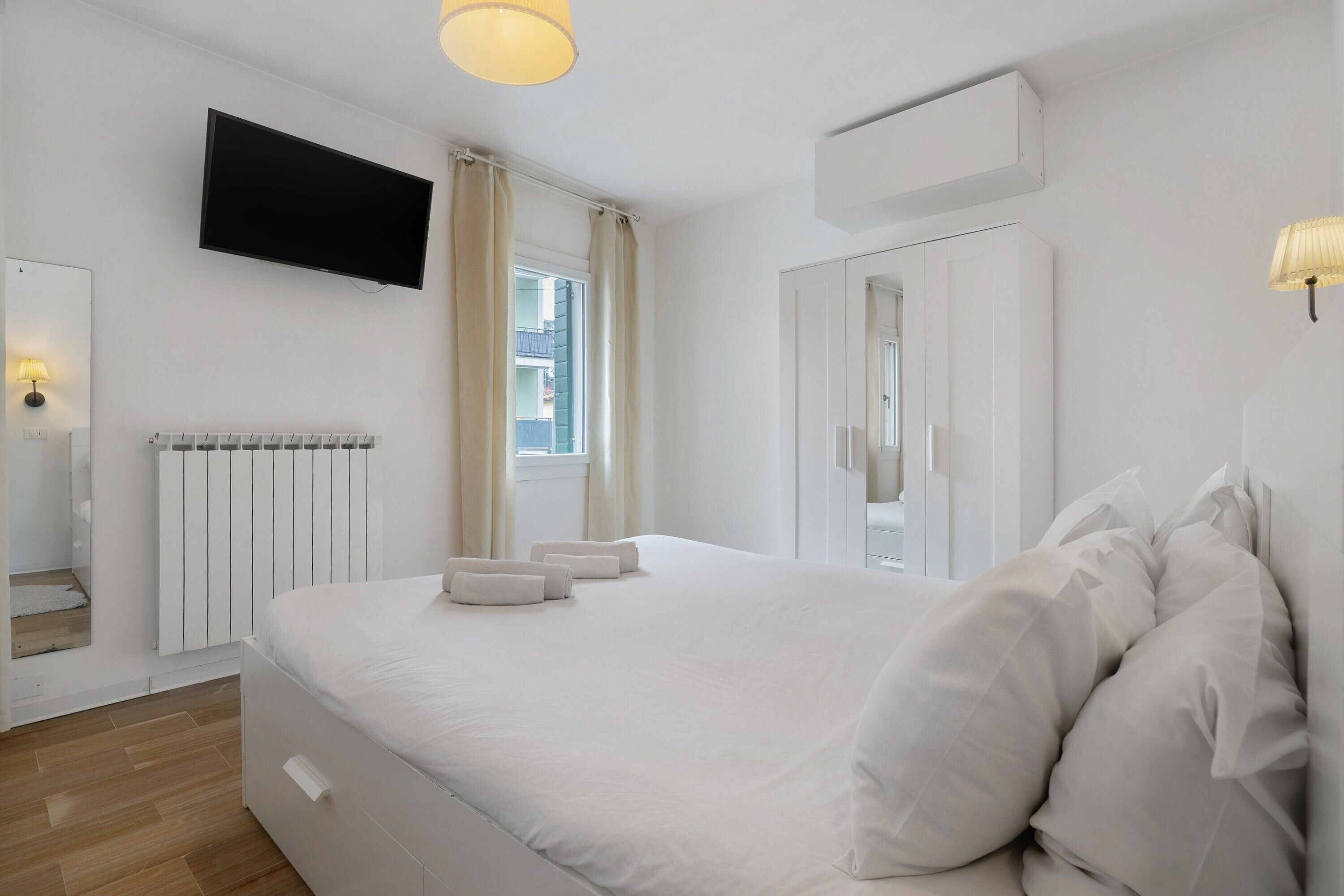 2 habitaciones, tabla de planchar con plancha, wifi y ropa de cama 