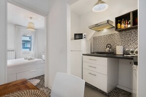 2 chambres, fer et planche à repasser, Wi-Fi, draps fournis