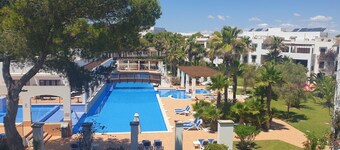 Family apartment near Cala d’Or. Private complex with pool/jacuzzi+cafe/bar