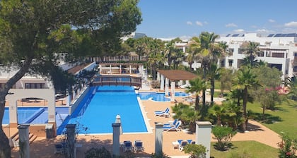 Family apartment near Cala d’Or. Private complex with pool/jacuzzi+cafe/bar